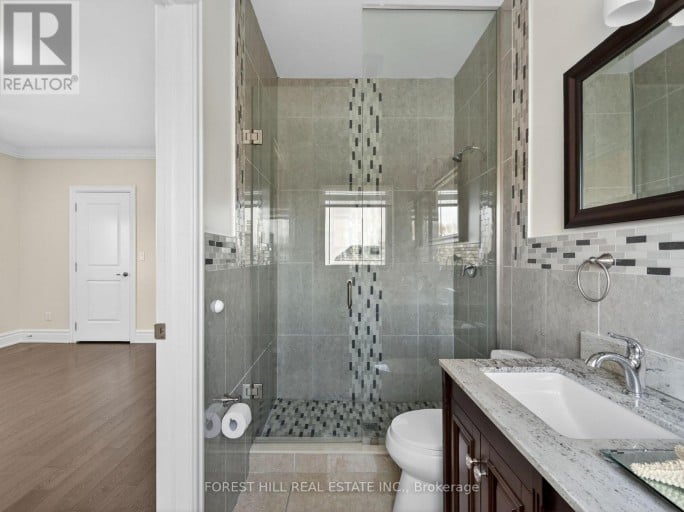 114 REGENT ROAD, Toronto (Downsview-Roding-CFB), Ontario, M3K1H4