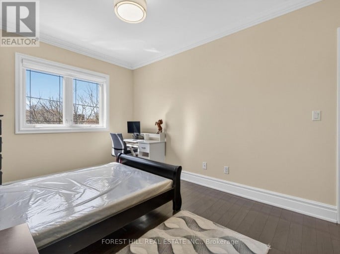 114 REGENT ROAD, Toronto (Downsview-Roding-CFB), Ontario, M3K1H4