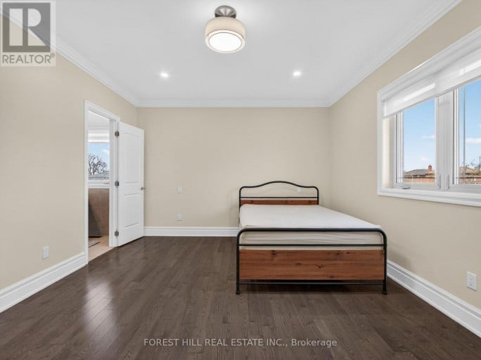 114 REGENT ROAD, Toronto (Downsview-Roding-CFB), Ontario, M3K1H4