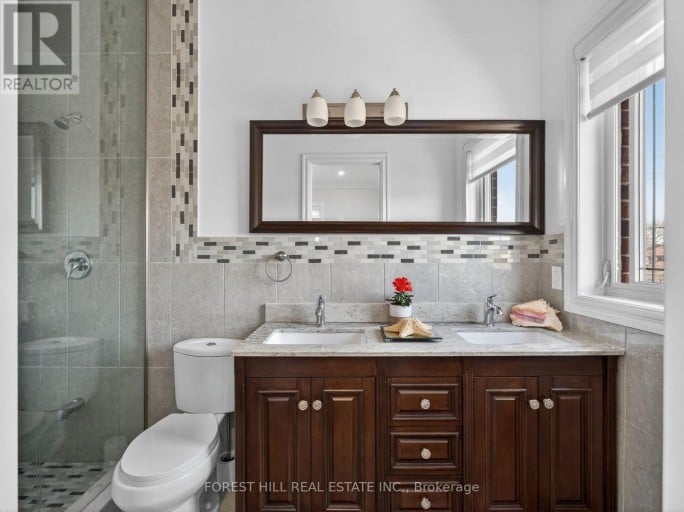 114 REGENT ROAD, Toronto (Downsview-Roding-CFB), Ontario, M3K1H4