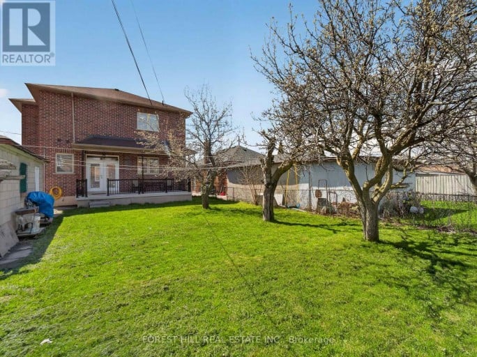 114 REGENT ROAD, Toronto (Downsview-Roding-CFB), Ontario, M3K1H4