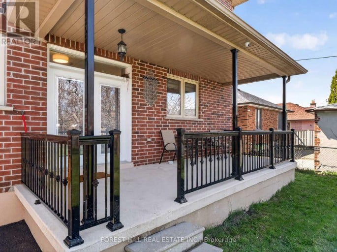 114 REGENT ROAD, Toronto (Downsview-Roding-CFB), Ontario, M3K1H4