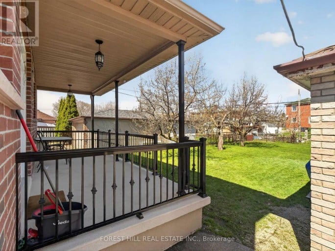 114 REGENT ROAD, Toronto (Downsview-Roding-CFB), Ontario, M3K1H4