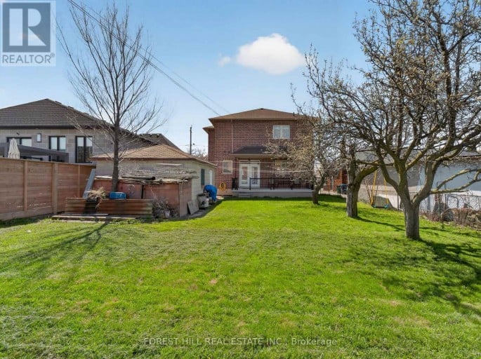 114 REGENT ROAD, Toronto (Downsview-Roding-CFB), Ontario, M3K1H4