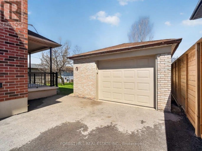 114 REGENT ROAD, Toronto (Downsview-Roding-CFB), Ontario, M3K1H4
