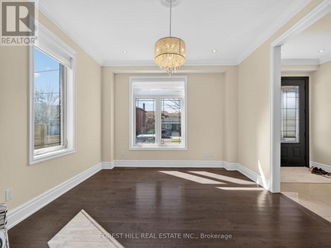114 REGENT ROAD, Toronto (Downsview-Roding-CFB), Ontario, M3K1H4