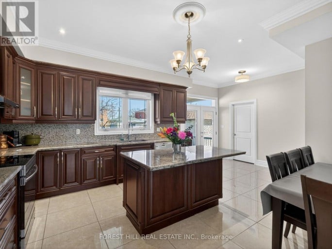 114 REGENT ROAD, Toronto (Downsview-Roding-CFB), Ontario, M3K1H4