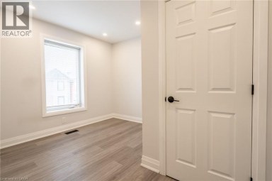 536 CANNON Street E Hamilton Ontario photo 31