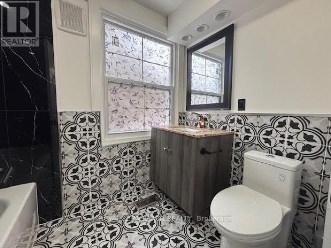 134 QUEEN STREET N, Caledon (Bolton West), Ontario, L7E2M7