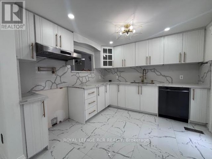 134 QUEEN STREET N, Caledon (Bolton West), Ontario, L7E2M7