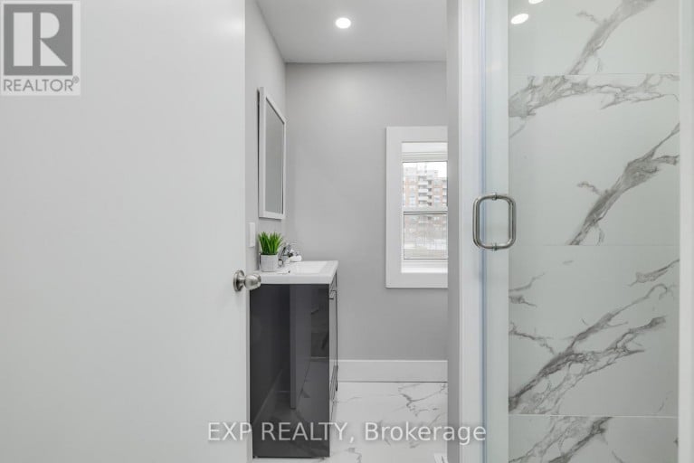 125 CATHCART STREET, Hamilton (Beasley), Ontario, L8L5A1