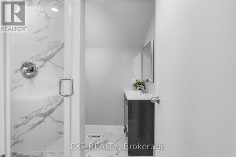 125 CATHCART STREET, Hamilton (Beasley), Ontario, L8L5A1