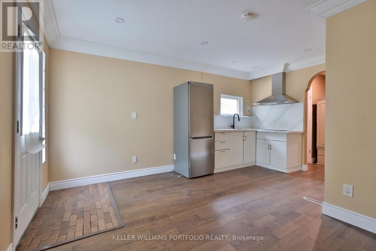 106 CLOVELLY AVENUE, Toronto (Oakwood Village), Ontario, M6E2E6