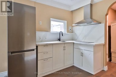 106 CLOVELLY AVENUE Toronto (Oakwood Village) Ontario photo 11