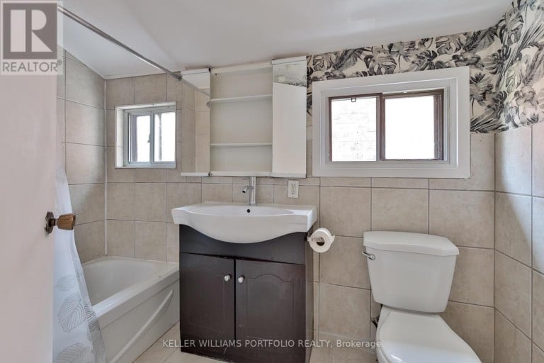106 CLOVELLY AVENUE, Toronto (Oakwood Village), Ontario, M6E2E6