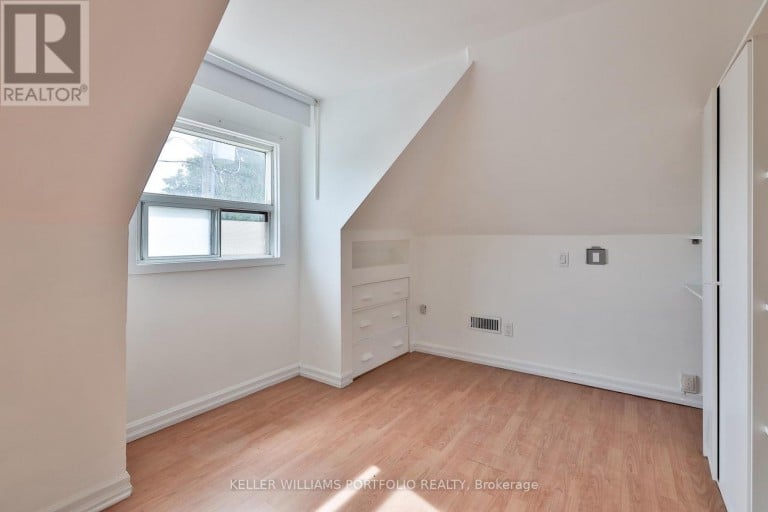 106 CLOVELLY AVENUE, Toronto (Oakwood Village), Ontario, M6E2E6
