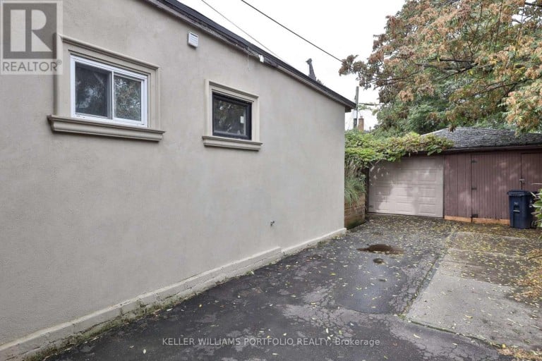 106 CLOVELLY AVENUE, Toronto (Oakwood Village), Ontario, M6E2E6