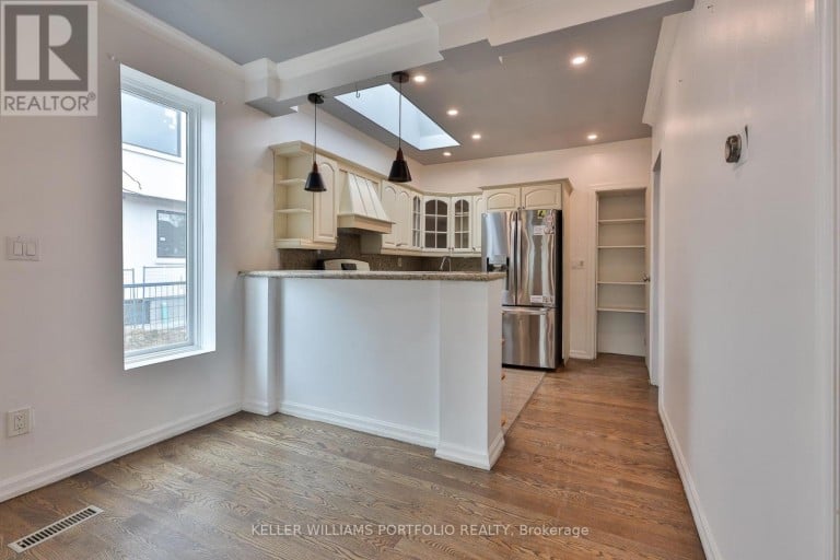 106 CLOVELLY AVENUE, Toronto (Oakwood Village), Ontario, M6E2E6