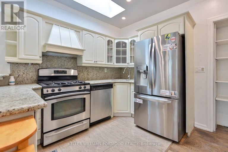106 CLOVELLY AVENUE, Toronto (Oakwood Village), Ontario, M6E2E6
