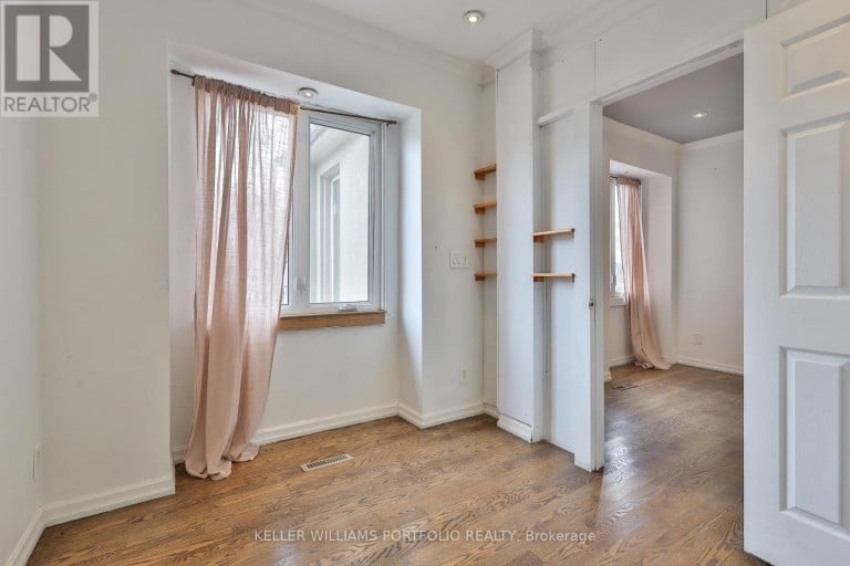 106 CLOVELLY AVENUE, Toronto (Oakwood Village), Ontario, M6E2E6