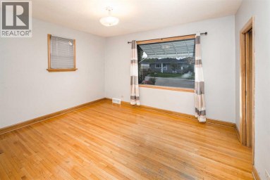1836 13 Avenue NW Calgary Alberta photo 12