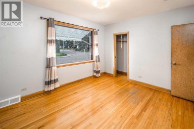 1836 13 Avenue NW Calgary Alberta photo 13