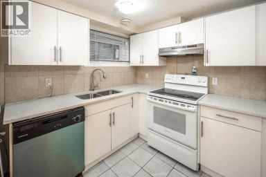 1836 13 Avenue NW Calgary Alberta photo 17