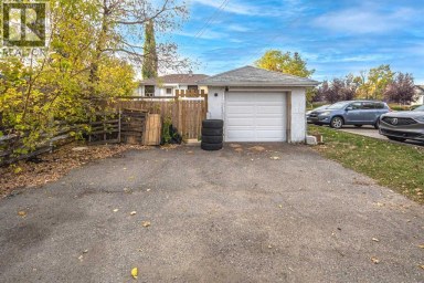1836 13 Avenue NW Calgary Alberta photo 29