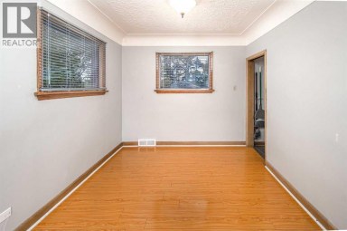 1836 13 Avenue NW Calgary Alberta photo 9