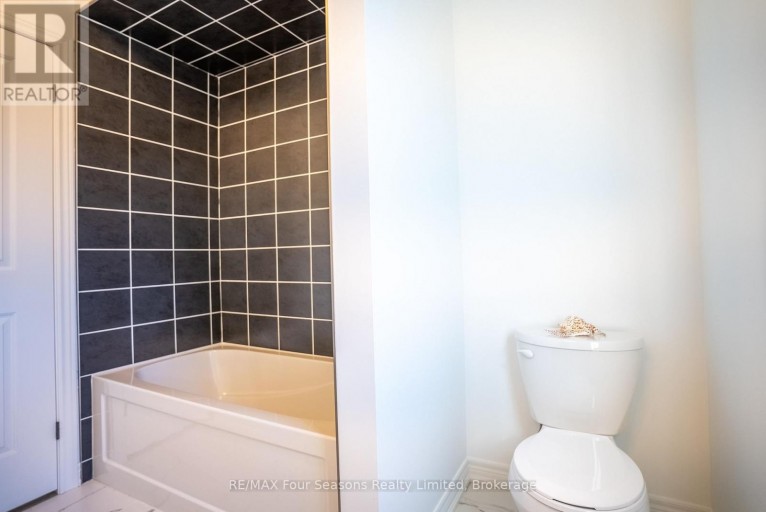 33 KERR STREET, Collingwood, Ontario, L9Y4B6