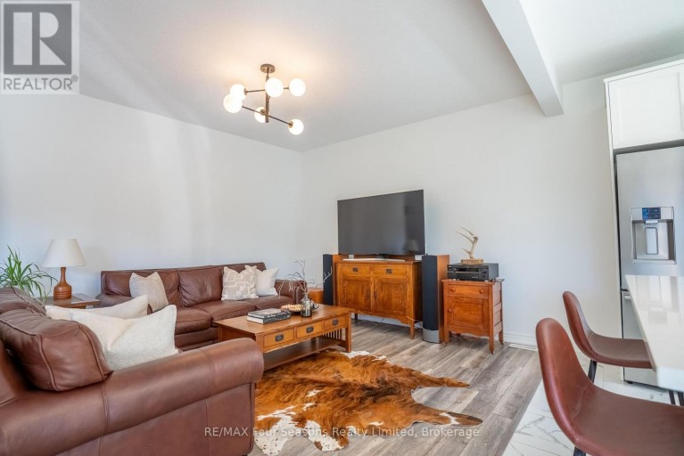 33 KERR STREET, Collingwood, Ontario, L9Y4B6