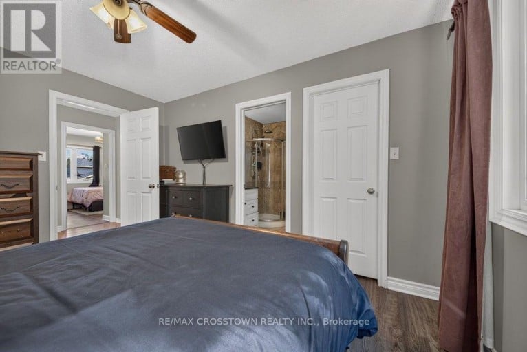 29 BRENNAN AVENUE, Barrie (South Shore), Ontario, L4N3X2