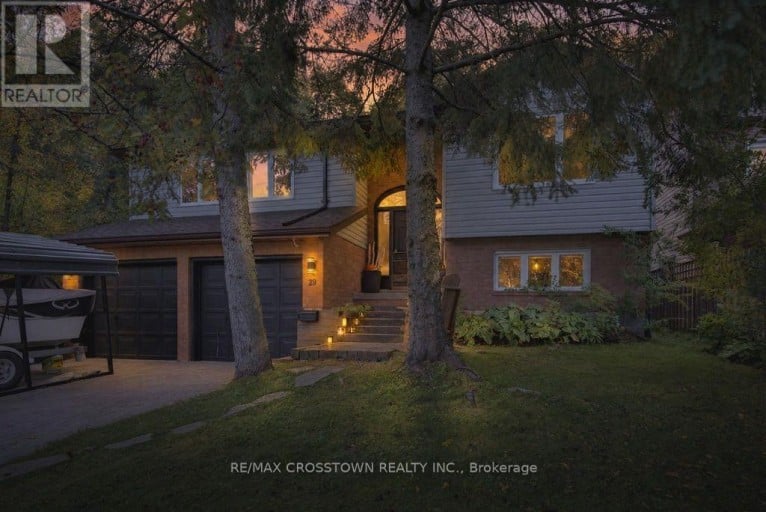 29 BRENNAN AVENUE, Barrie (South Shore), Ontario, L4N3X2