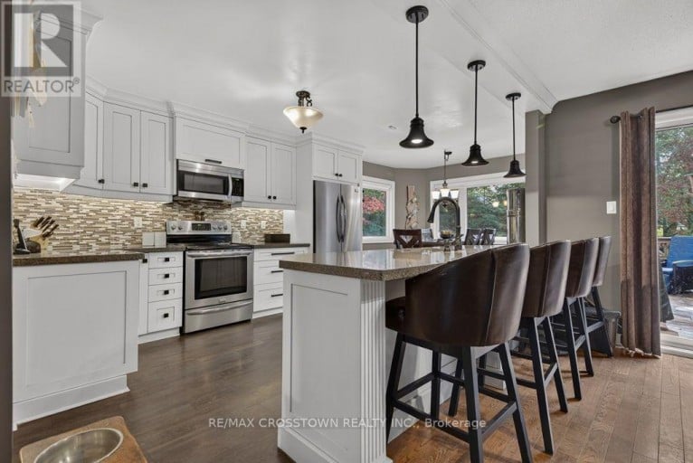 29 BRENNAN AVENUE, Barrie (South Shore), Ontario, L4N3X2