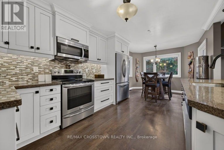 29 BRENNAN AVENUE, Barrie (South Shore), Ontario, L4N3X2
