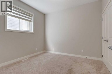 54 Creekstone Square SW Calgary Alberta photo 17