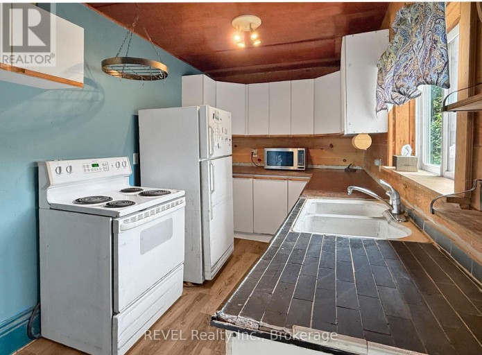 98 SWAMP COLLEGE ROAD, Prince Edward County (Hillier), Ontario, K0K2J0