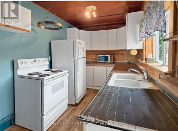 98 SWAMP COLLEGE ROAD Prince Edward County (Hillier) Ontario photo 8