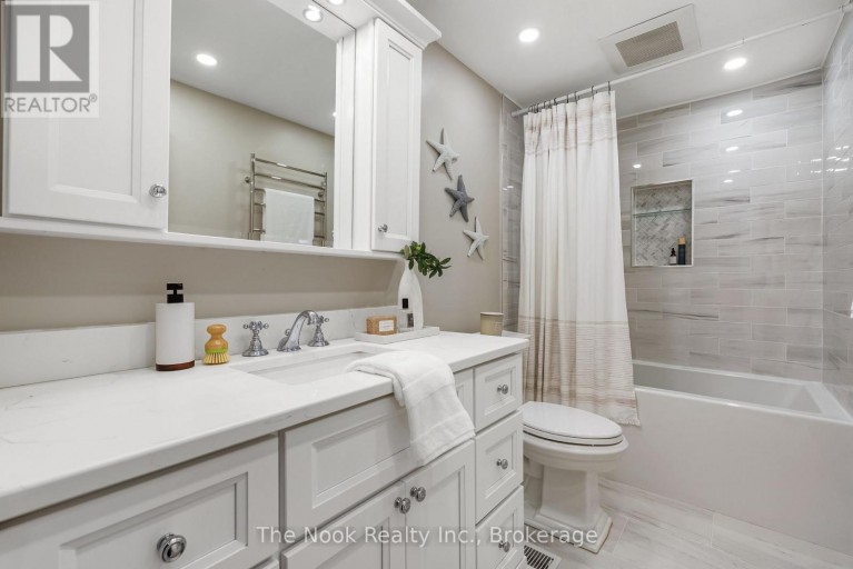 648 BERWICK CRESCENT, Oshawa (McLaughlin), Ontario, L1J3E7