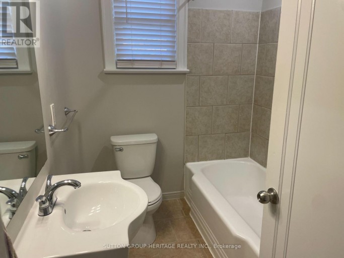 236 MCNAUGHTON AVENUE, Oshawa (Central), Ontario, L1H3B6