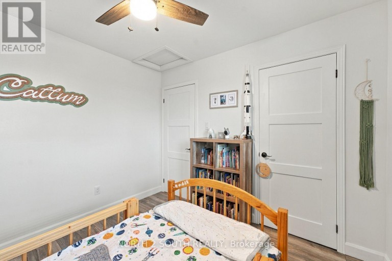 213 MELBOURNE DRIVE, Bradford West Gwillimbury (Bradford), Ontario, L3Z2Y8