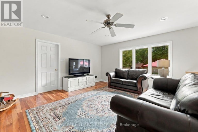 11 URBANDALE AVENUE, Toronto (Newtonbrook East), Ontario, M2M2G9