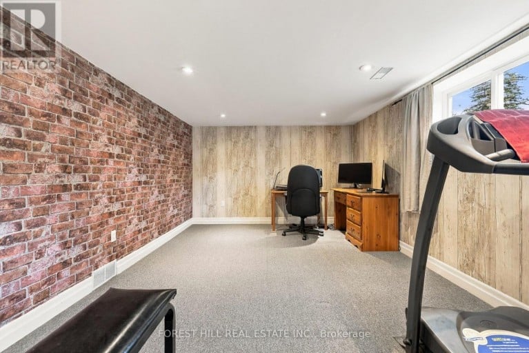 11 URBANDALE AVENUE, Toronto (Newtonbrook East), Ontario, M2M2G9
