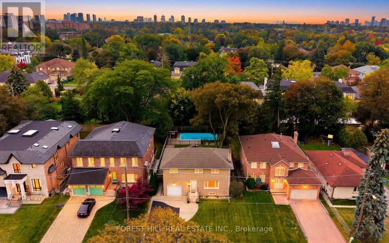 11 URBANDALE AVENUE, Toronto (Newtonbrook East), Ontario, M2M2G9