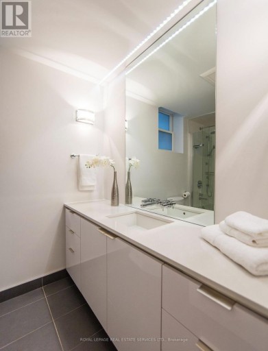 137 HIGH PARK AVENUE, Toronto (High Park North), Ontario, M6P2S3