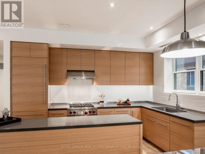 137 HIGH PARK AVENUE, Toronto (High Park North), Ontario, M6P2S3