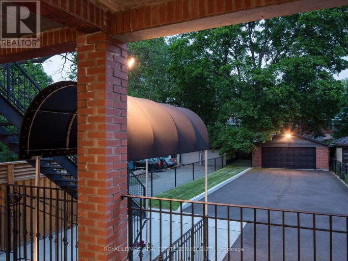 137 HIGH PARK AVENUE, Toronto (High Park North), Ontario, M6P2S3
