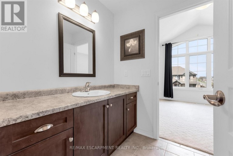 1 ELDERBERRY ROAD, Thorold (Confederation Heights), Ontario, L2V0E7