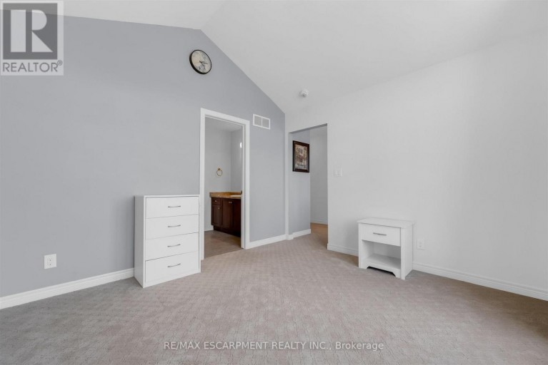 1 ELDERBERRY ROAD, Thorold (Confederation Heights), Ontario, L2V0E7