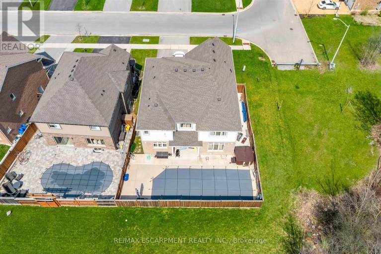 1 ELDERBERRY ROAD, Thorold (Confederation Heights), Ontario, L2V0E7